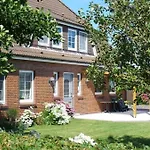 Hus-pellworm-3-ferienwohnung-meeresbrise * Pellworm