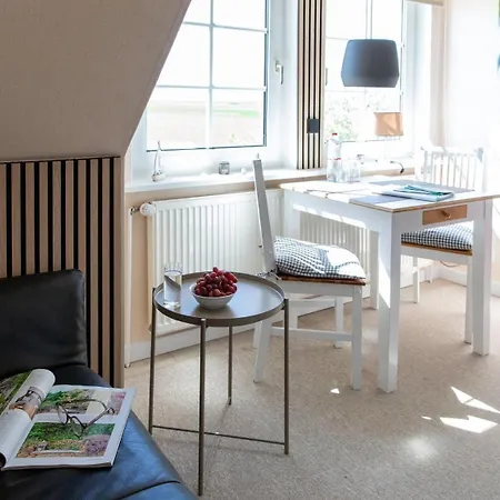 Hus-pellworm-3-ferienwohnung-meeresbrise *