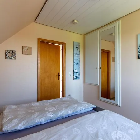 Hus-pellworm-3-ferienwohnung-meeresbrise Appartement